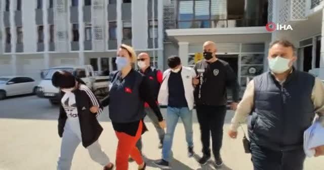 25 saniyede lüks otomobilin 50 bin liralık farlarını çaldılar