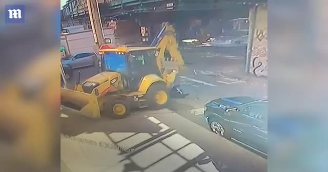 ABD’de dehşet: İş makinesi kadına çarpıp üzerinden geçti