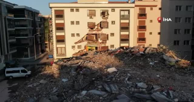 Ağır hasarlı bina yıkım esnasında çöktü: Hasar gören yandaki bina mühürlendi