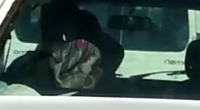Arabadaki kadın şiddeti sürücüleri şok etti