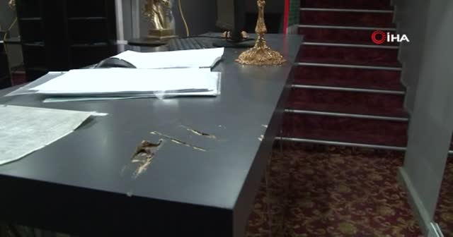 Ataşehir’de satırlı saldırganın otel bastığı anlar kamerada