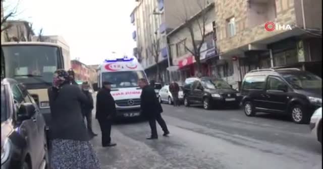 Avcılar’da feci kaza, araba çarpan kadının havaya savrulması kamerada
