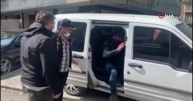 Biber gazıyla görevlileri etkisiz hale getiren zanlı, 90 bin TL alarak kaçtı