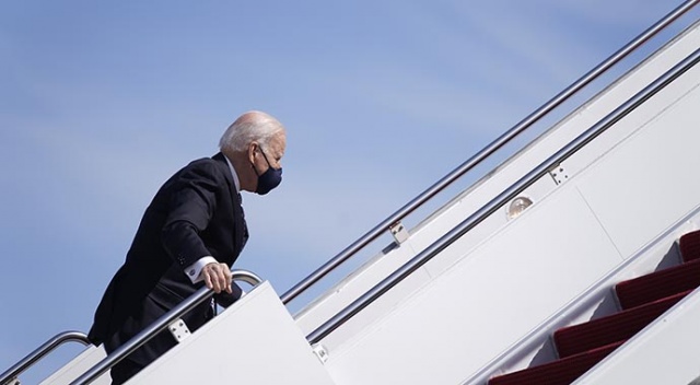 Biden'ın uçağa binerken 3 kez düşmesi gündem oldu