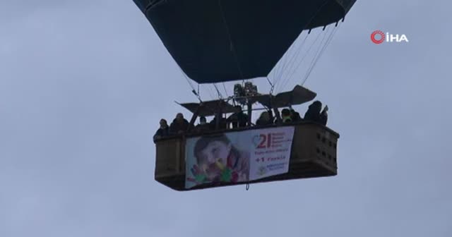 Down sendromlu çocuklar Kapadokya'da balona bindi