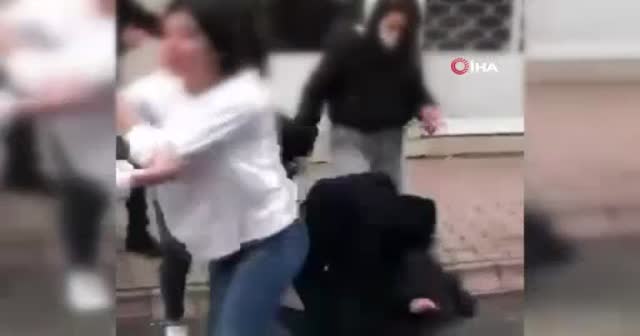 Genç kız yere yatırılıp tekme tokat dövüldü