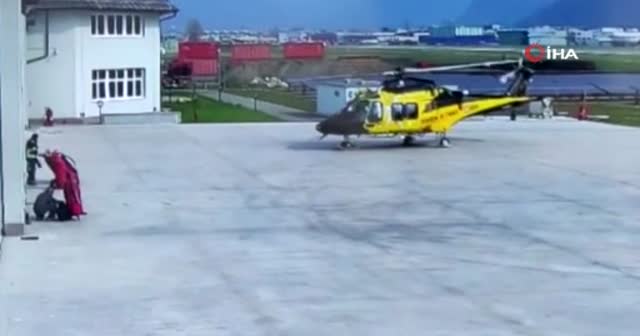 İtalya'da polis helikopteri havalanırken kaza yaptı