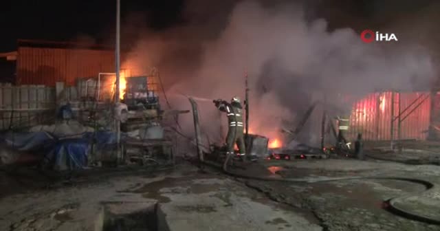 İzmir'de kamyon bakım istasyonunda yangın