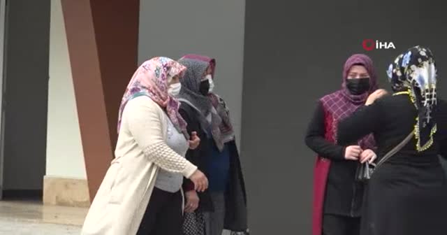 Katil kocaya adliye önünde arkadaşlarından şaşırtan destek