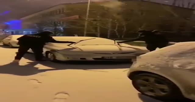 Mahalle bekçilerinden alkışlanacak hareket