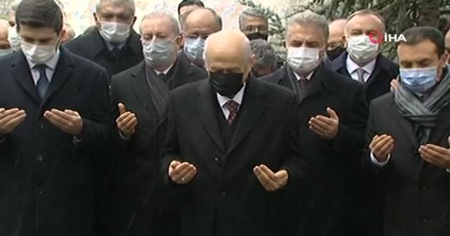 MHP lideri Bahçeli’den Alparslan Türkeş'in kabrine ziyaret
