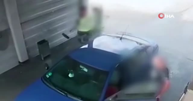 Polonya'da akıl almaz olay: Sahibinin yıkadığı anda aracı çalmaya çalıştı