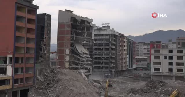 Rize'de kentsel dönüşüm çalışmalarında yıkımlar sürüyor