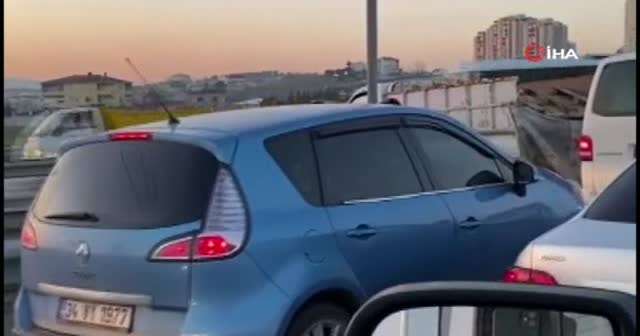 Şile’de trafik terörü: Aracın kapısını açıp, sürücüyü darbettiler