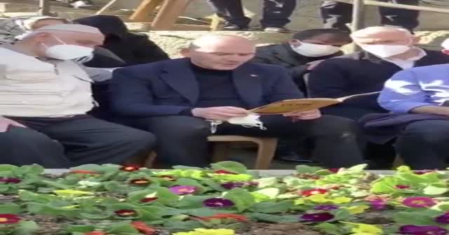 Süleyman Soylu  annesinin kabri başında Yâsin-i şerif okudu
