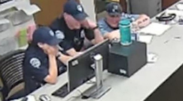 ABD'de polis, yaşlı kadının kemiklerini kırdı, görüntüleri seyredip güldü