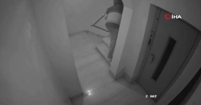 Apartmana hırsızlığa geldiler, ev sahibine yakalandılar