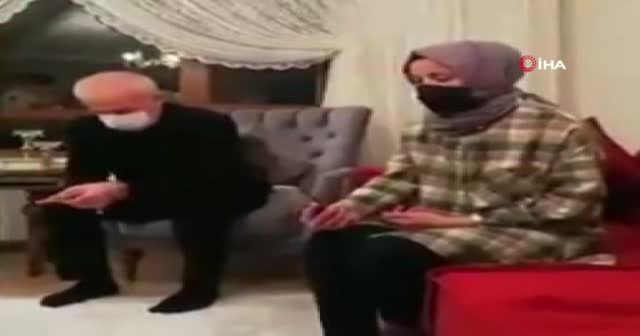 Bakan Koca ikna etti! Anaokulu öğretmeni aşısını oldu