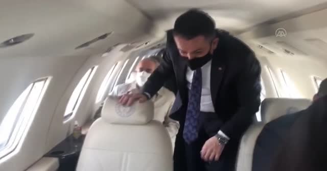 Bakan Pakdemirli'nin uçağı havada arızalandı