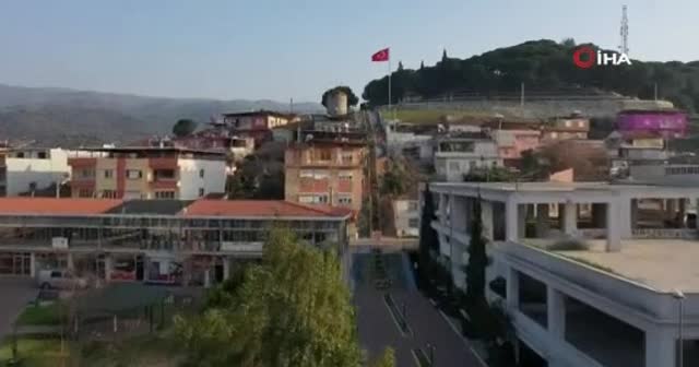 Drone ile pide servisi görenleri şaşırtıyor