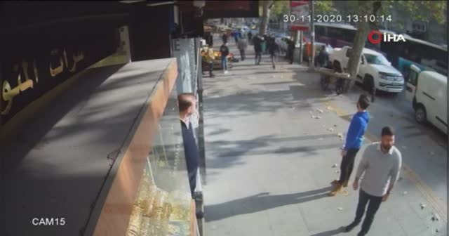 Gasp şüphelisi polis baskınından kaçarken çatıdan düştü