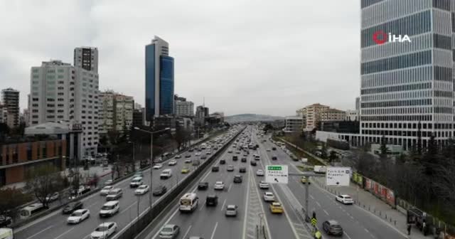 İstanbul'da ilk iftar öncesi trafik yoğunluğu