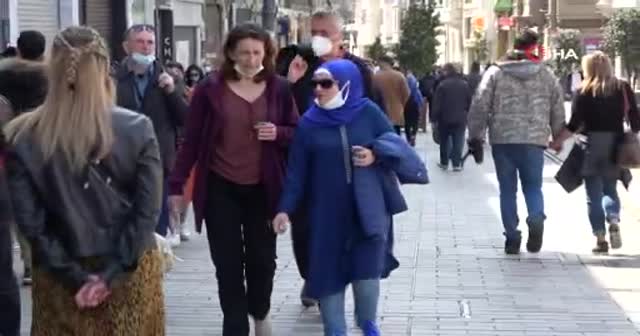 İstiklal Caddesi'ndeki kalabalık kısıtlama sonrası yine aynı