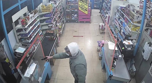 İzmir’de film gibi soygun girişimi: Soygun anları kamerada