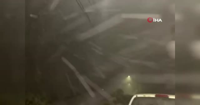 Karayipler'de La Soufriere Yanardağı 3’üncü kez patladı