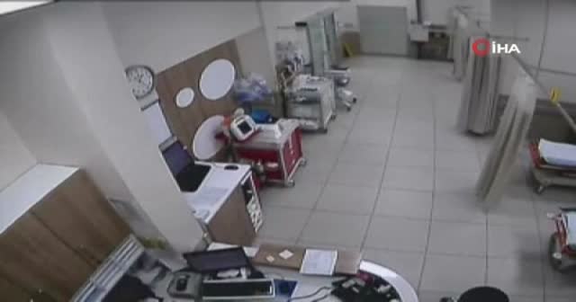 Koronavirüs testi istemeyen adam sağlıkçılara dehşet yaşattı