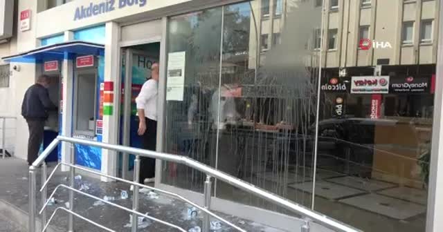 Kredisini ödeyemeyince bankaya böyle saldırdı