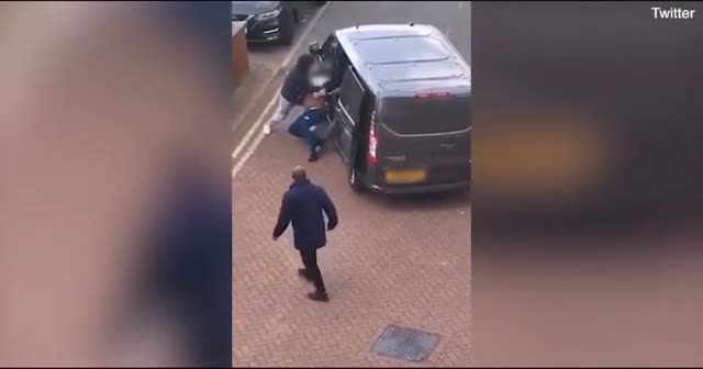 Londra’nın göbeğinde döverek güpegündüz adam kaçırdılar