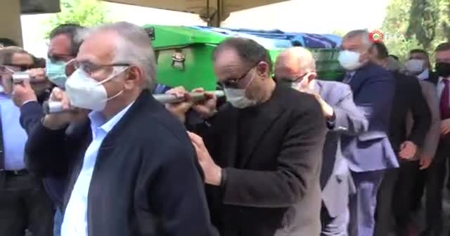 Taşıdığı tabutun direği elinde kalınca Fatih Terim şaşkınlık yaşadı