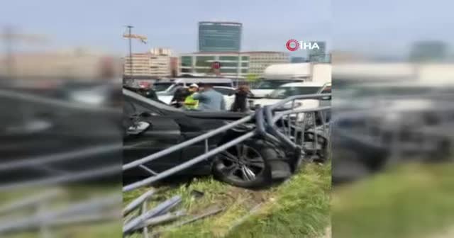 11 aracın karıştığı akılalmaz kaza kamerada: 3 yaralı