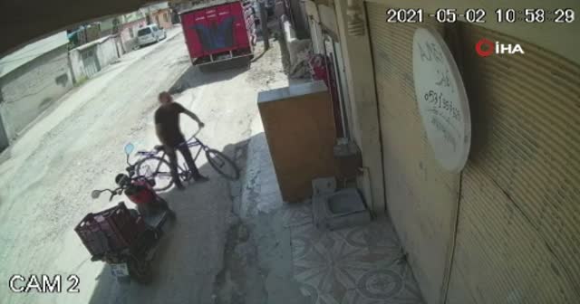 3 saniyede hırsızlık! Kameralara yakalandı