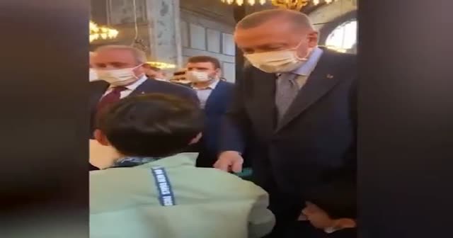 Ayasofya'da gülümseten anlar: Erdoğan'a gören torunları koşarak sarıldı