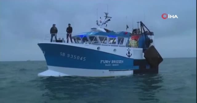 Balıkçılar limanı kapattı: İngiltere ile Fransa arasında ada savaşı