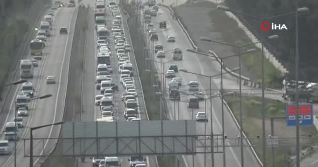 E-5’te sabah saatlerinde trafik yoğunluğu