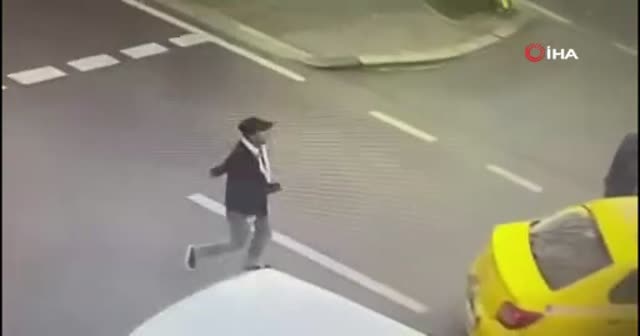 İnsanlık yine öldü! Yaralıya yardım etmek yerine yaptığı şey kan dondurdu