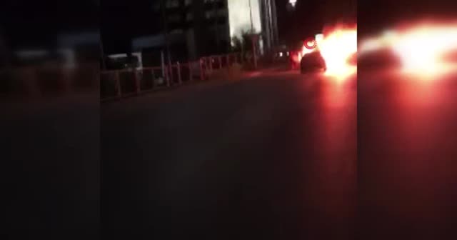 İşgalci İsrail'in saldırılarını protesto için arabasını yaktı