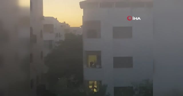 İsrail, Gazze'de 13 katlı binayı vurdu