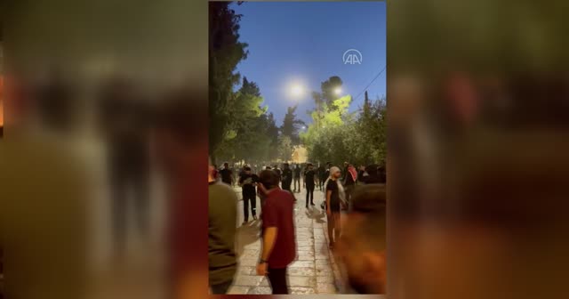 İsrail polisinden sabah namazından çıkan cemaate müdahale: 10 yaralı