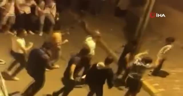 Kısıtlama saatinde, maskesiz mesafesiz dans şov
