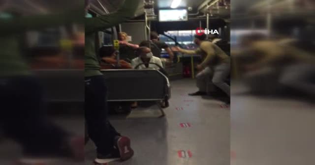Metrobüste 'bacak bacak üzerine attın' kavgası