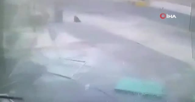 Pendik’te metro inşaatında şiddetli patlama anı kamerada