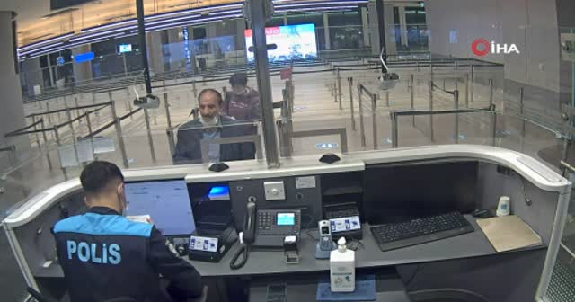 Sahte pasaportla 25'inci kez ülkeye giriş yaparken yakalandı