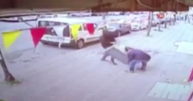 Zeytinburnu’nda şaşkın hırsızlar kamerada