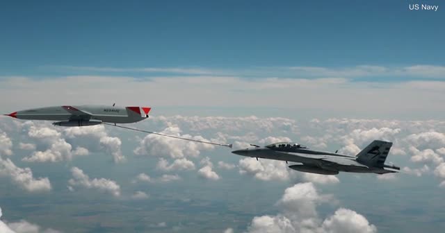 ABD Donanması'nda bir ilk! Tanker drone havada savaş uçağına yakıt ikmali yaptı