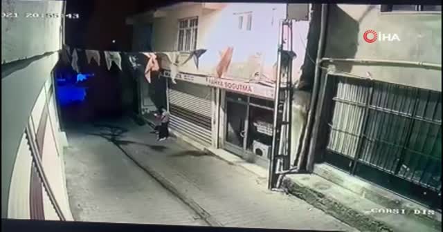 AK Parti İlçe binasına saldırı