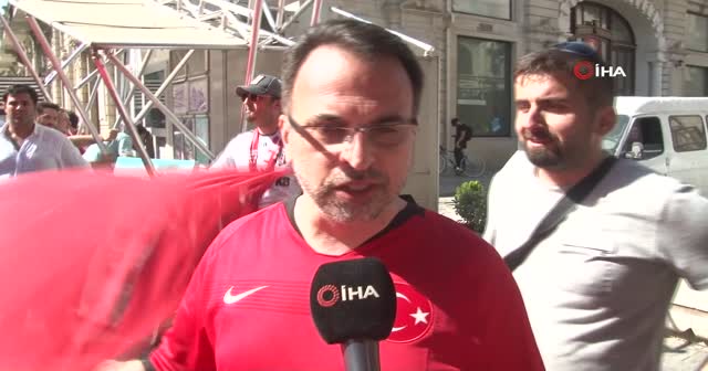 Bakü kırmızı-beyaza büründü!